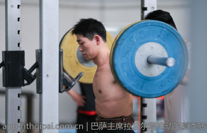 巴萨主席拉波尔塔推动的夏季转会新布局